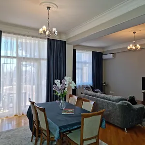 Apartment Mayden Family